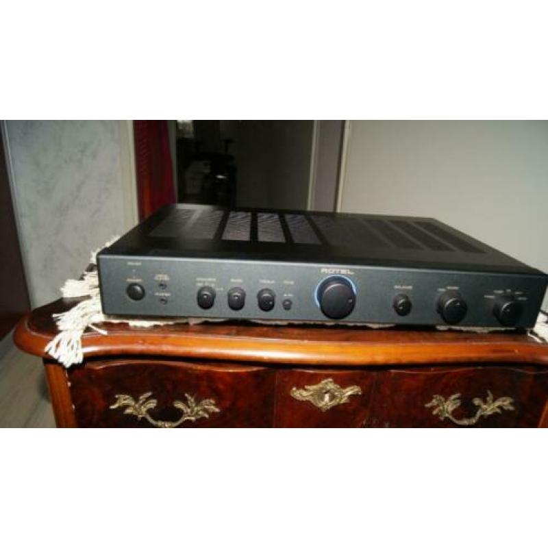 Rotel RA-04 Amplifier