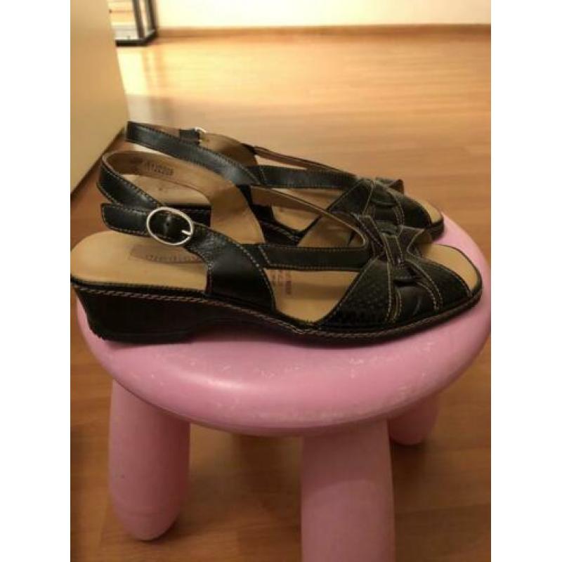 Bruin/bronzen sandalen maat 37