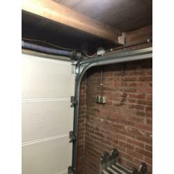 Te koop nette garagedeur elektrisch bediend