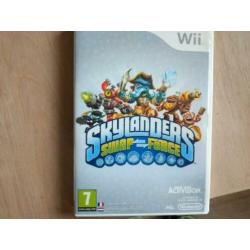 32 Skylanders met 2x powerportal en 2x spel (Wii)