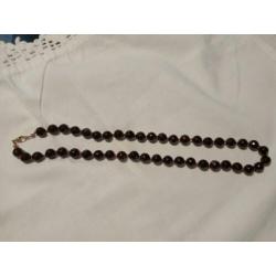 Ketting met granaat steentjes en 14k gouden slot