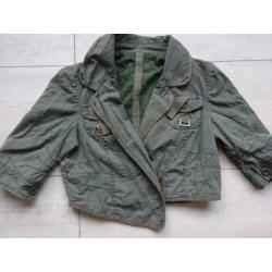 groen kort jasje ONLY(maat 38)