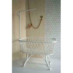 Witte rotan wieg