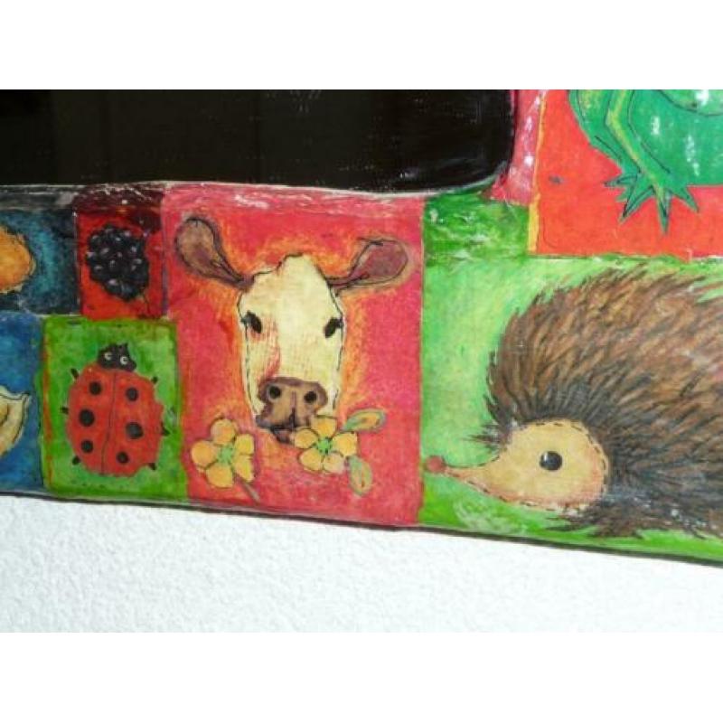 Nieuw kinder spiegel bewerkt met dierenbos.