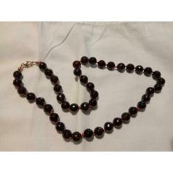 Ketting met granaat steentjes en 14k gouden slot