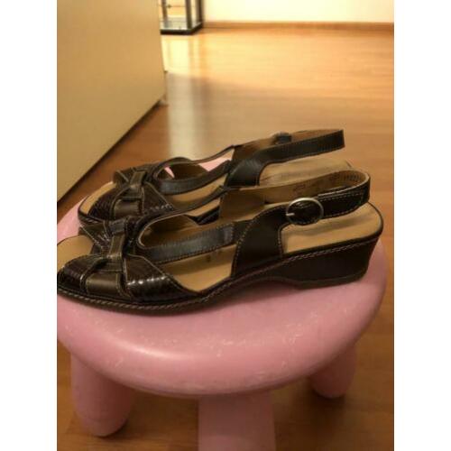 Bruin/bronzen sandalen maat 37