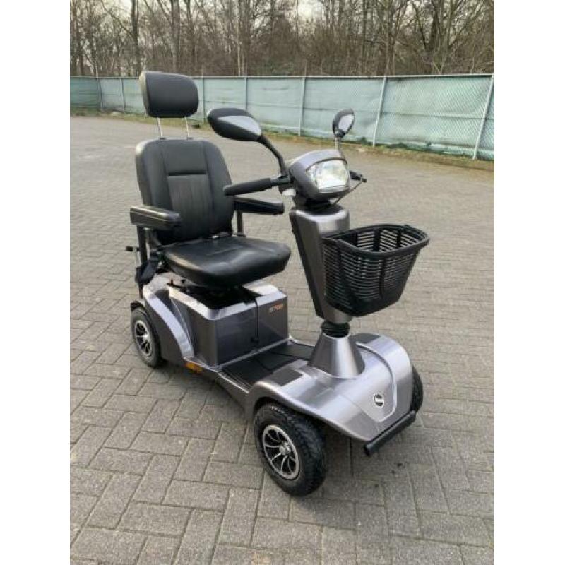 Scootmobiel sterling700
