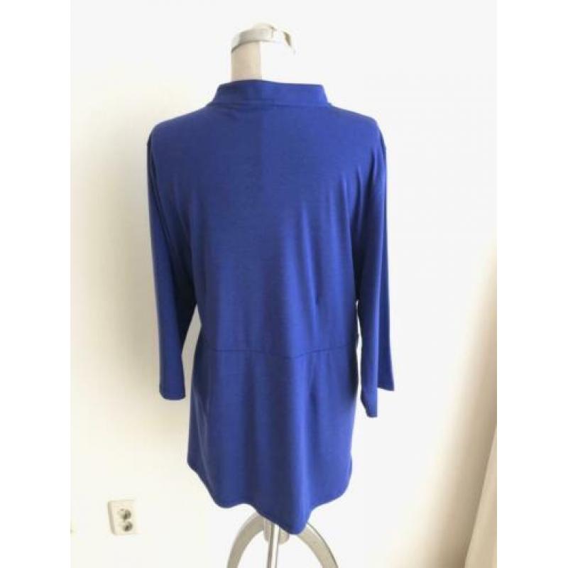 Request shirt mt : 4/ 52/54. nieuw