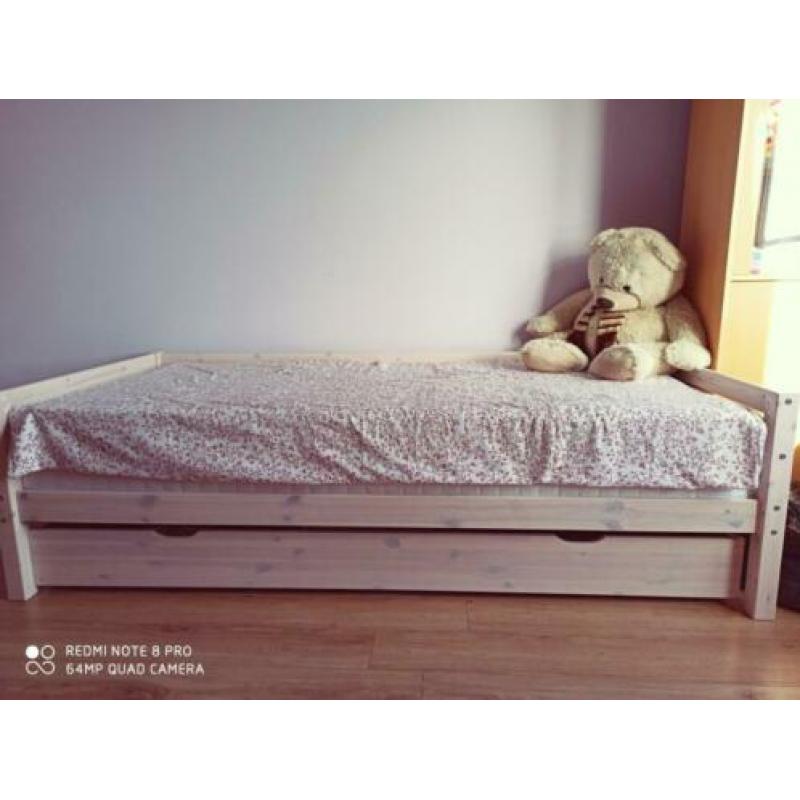 Bed bank -Tiener bed- Een persons bed met onderscuif bed