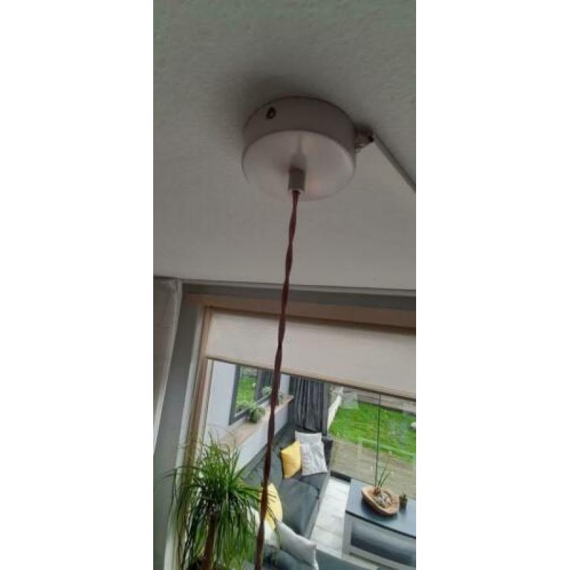 3 hanglampen, roze, gebroken wit en grijs