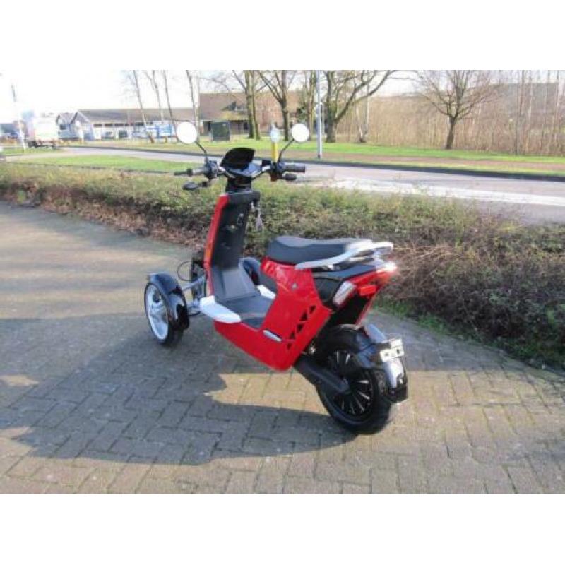 Move ELECTR.SCOOTER V28 ZONDER HELM als SCOOTMOB. gereg. ! /