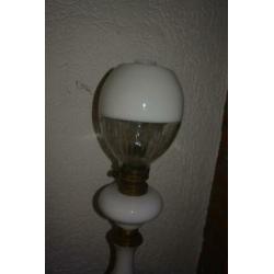 antieke staande petroleumlamp