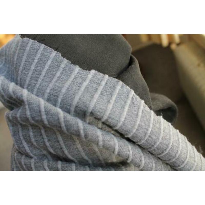Coupon dikke tricot - Twee kleuren grijs - Gestreept