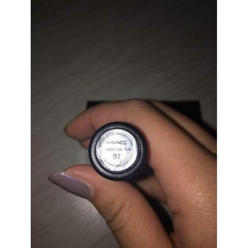 Mac lipstick Candy Yum-Yum