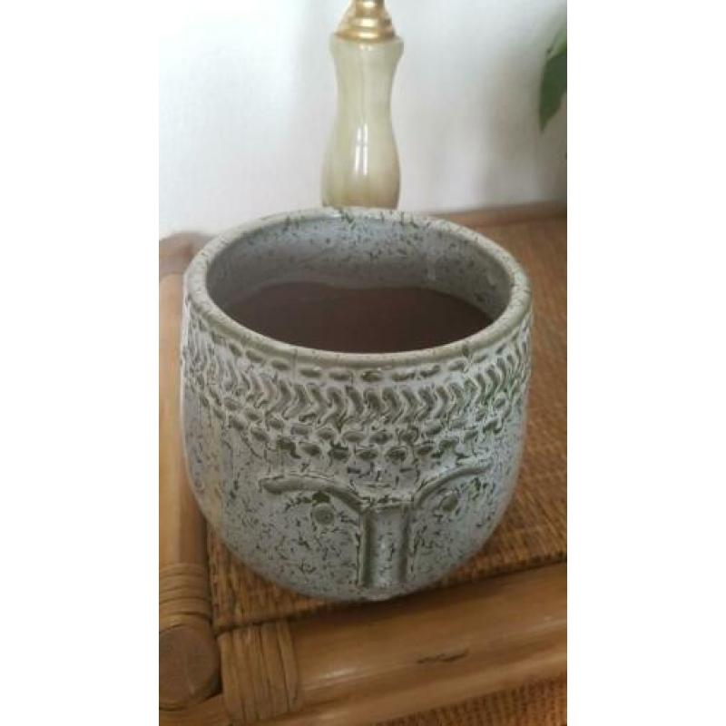 Leuke bloempot met gezicht
