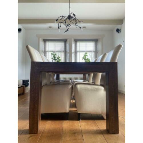 Mooie robuuste massief eiken eettafel inclusief stoelen !!