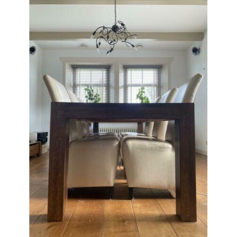 Mooie robuuste massief eiken eettafel inclusief stoelen !!