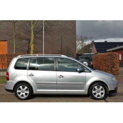 Volkswagen Touran 2.0-16V FSI Highline CLIMA, CRUISE, TREKHA