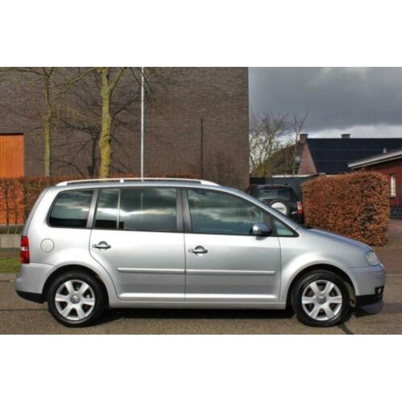 Volkswagen Touran 2.0-16V FSI Highline CLIMA, CRUISE, TREKHA