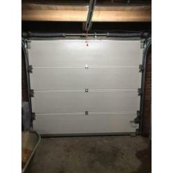 Te koop nette garagedeur elektrisch bediend