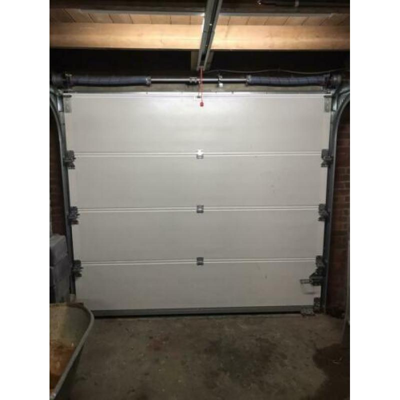 Te koop nette garagedeur elektrisch bediend