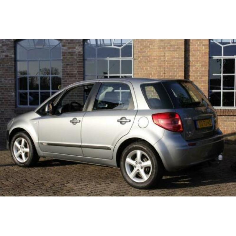 Suzuki SX4 1.6 Exclusive Auto Airco, Keyless, Trekhaak, LMV