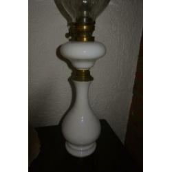 antieke staande petroleumlamp