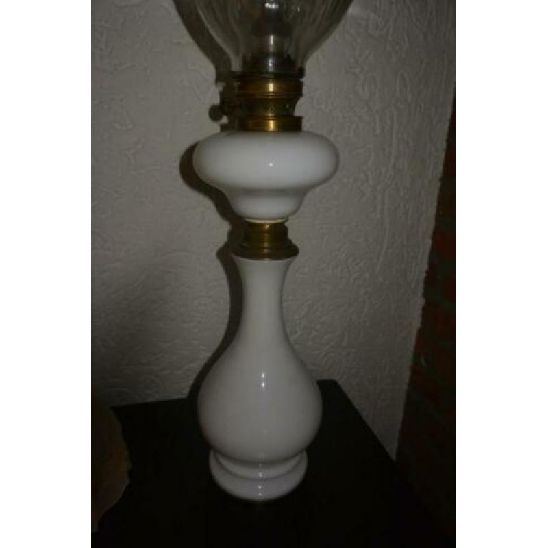 antieke staande petroleumlamp