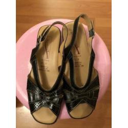 Bruin/bronzen sandalen maat 37