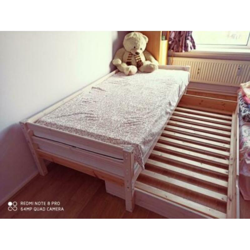Bed bank -Tiener bed- Een persons bed met onderscuif bed