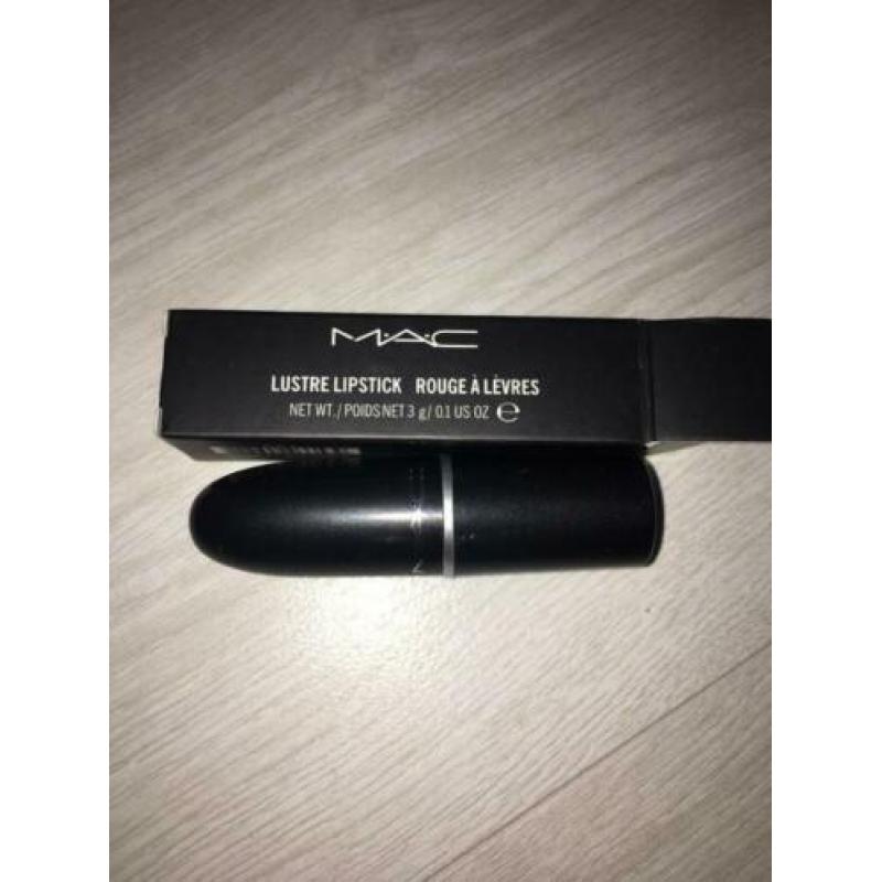 Mac lipstick Candy Yum-Yum