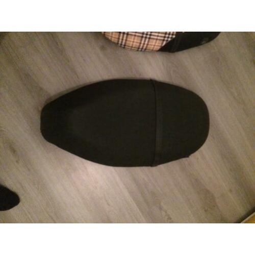 Piaggio zip 2000 orgineel zwart zadel en burberry zadel !!!!