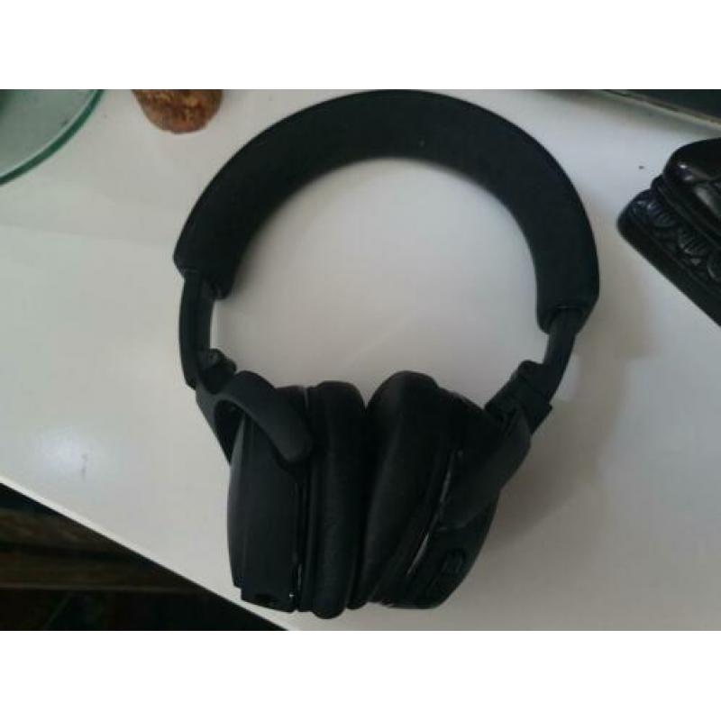 Bose on-ear wireless headphones zgan