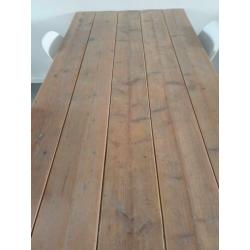 Steigerhouten eettafel met een lichte white wash.