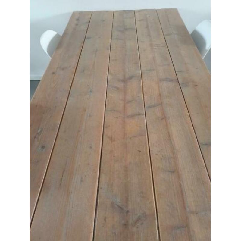 Steigerhouten eettafel met een lichte white wash.