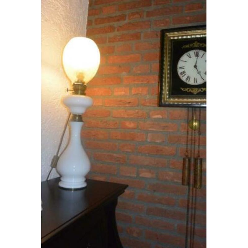 antieke staande petroleumlamp