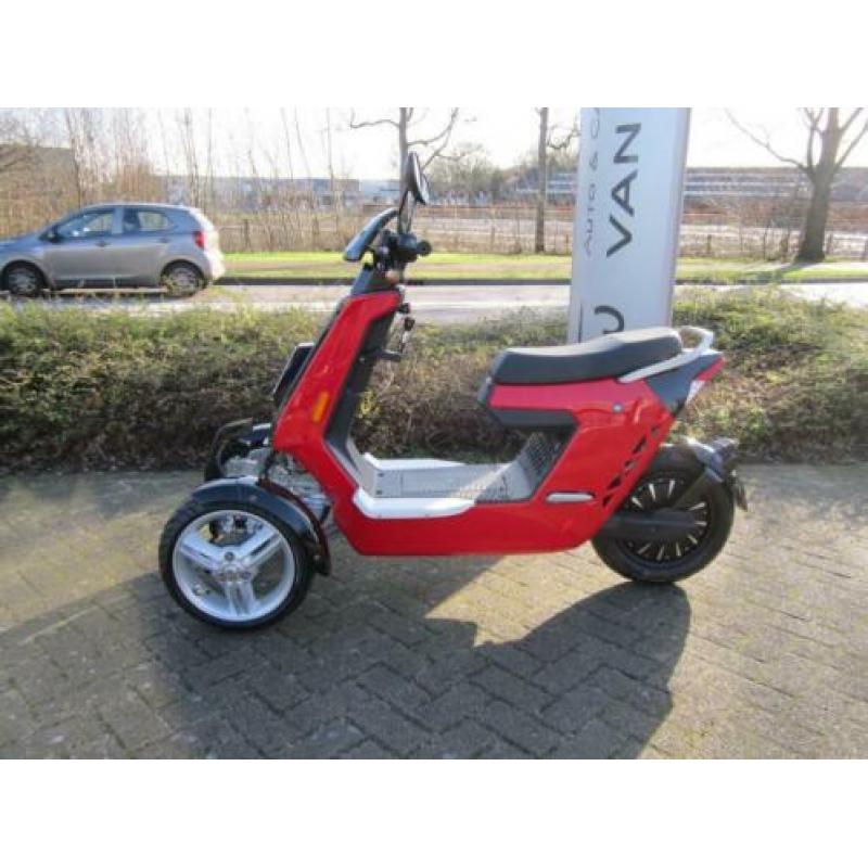 Move ELECTR.SCOOTER V28 ZONDER HELM als SCOOTMOB. gereg. ! /