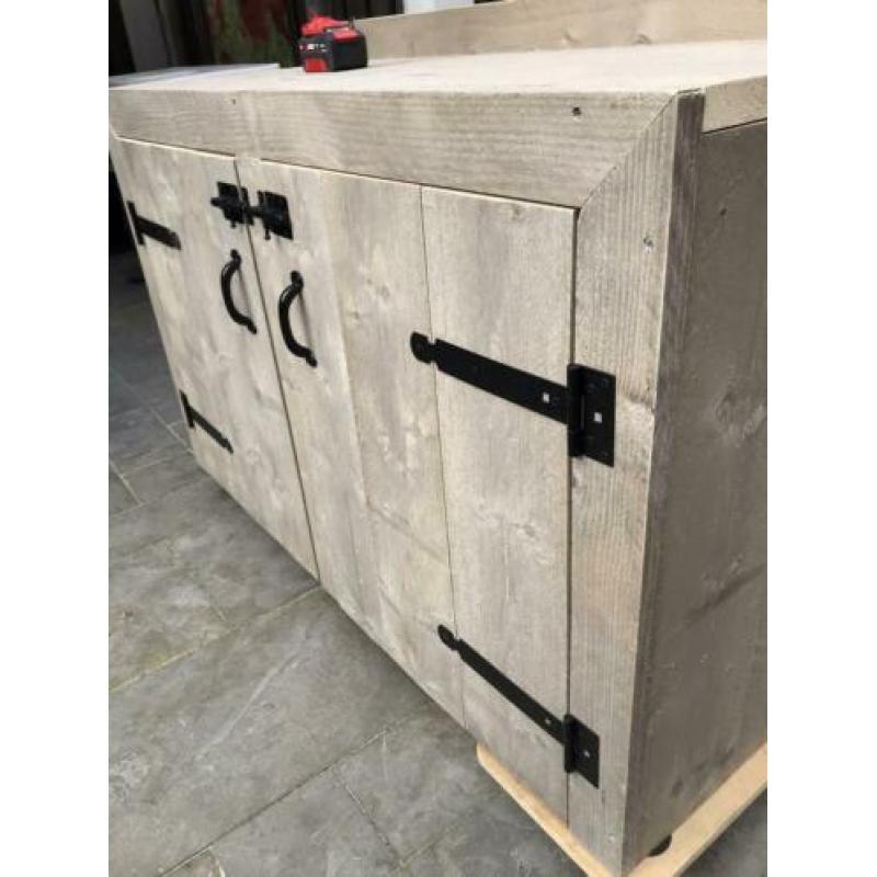 Steigerhouten wastafel