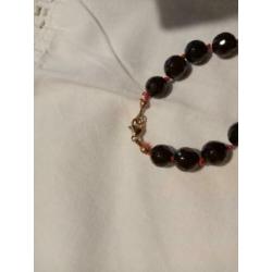 Ketting met granaat steentjes en 14k gouden slot