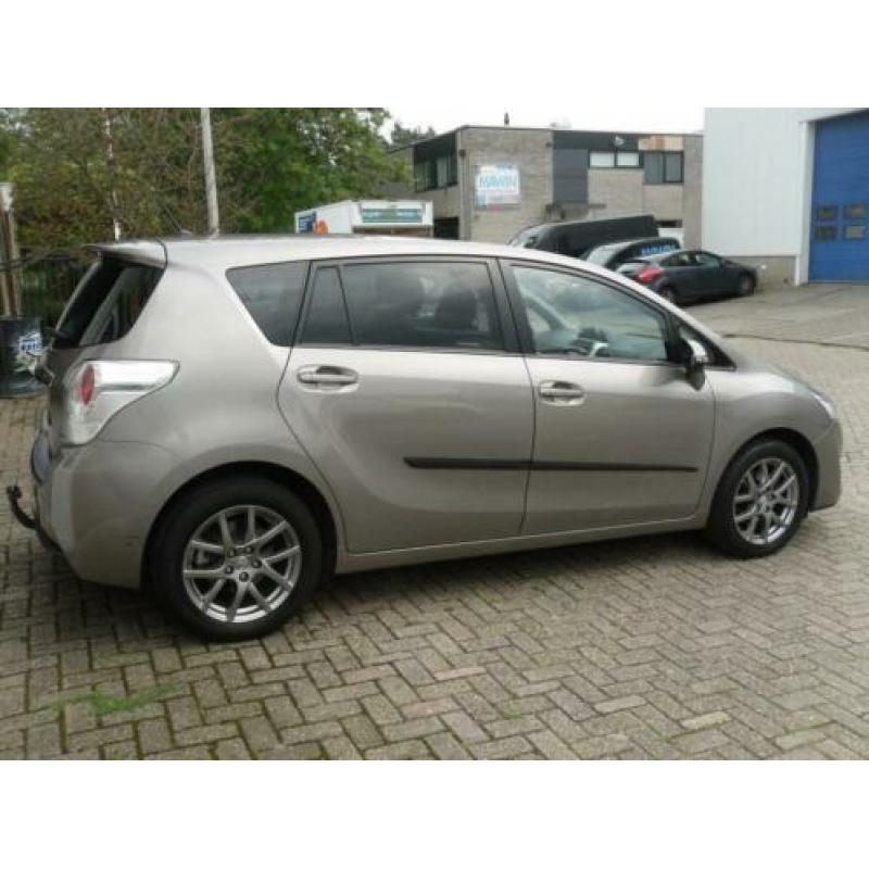 Toyota VERSO 1.8 16V VVT-I BUSINESS
