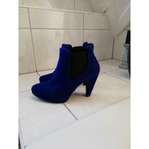 Prachtige Cobalt blauwe enkellaarsjes. Maat 39. Prijs 15.-