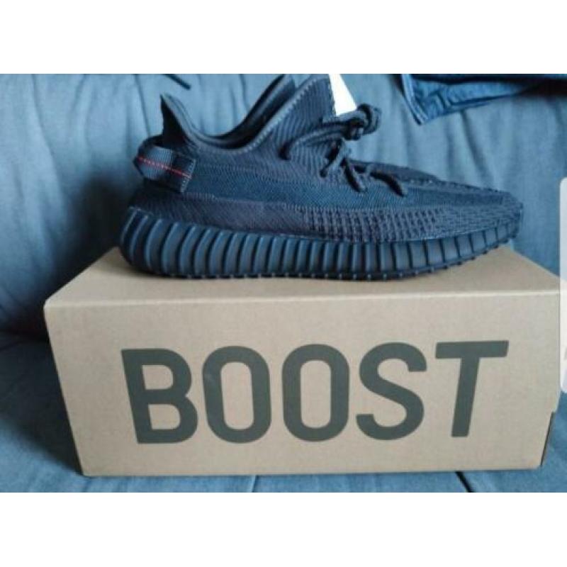 Yeezy 350 v2 black