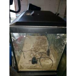 2 aquariums op voet