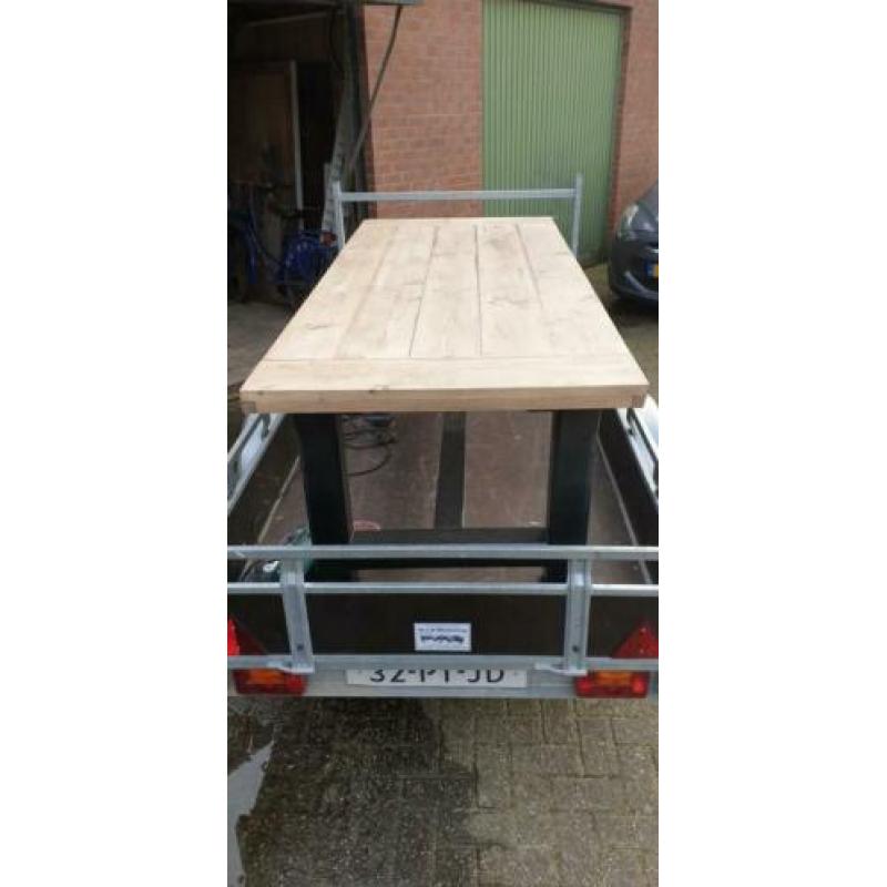 eettafel massieve eiken poten met steigerhoutenblad