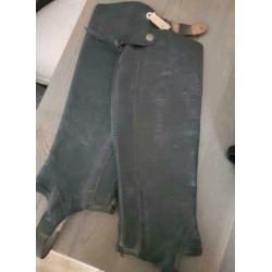 38. * Ariat Close Contact Half Chap Waxed Black S