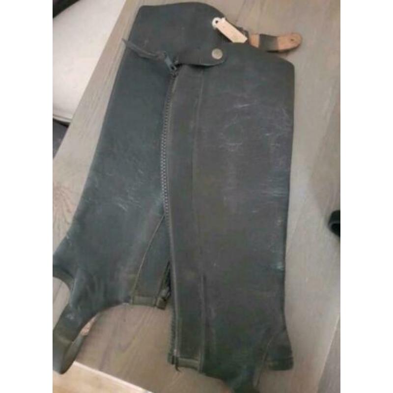 38. * Ariat Close Contact Half Chap Waxed Black S