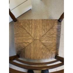 Stoelen met rieten zittingen