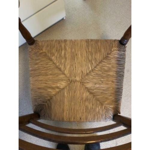 Stoelen met rieten zittingen