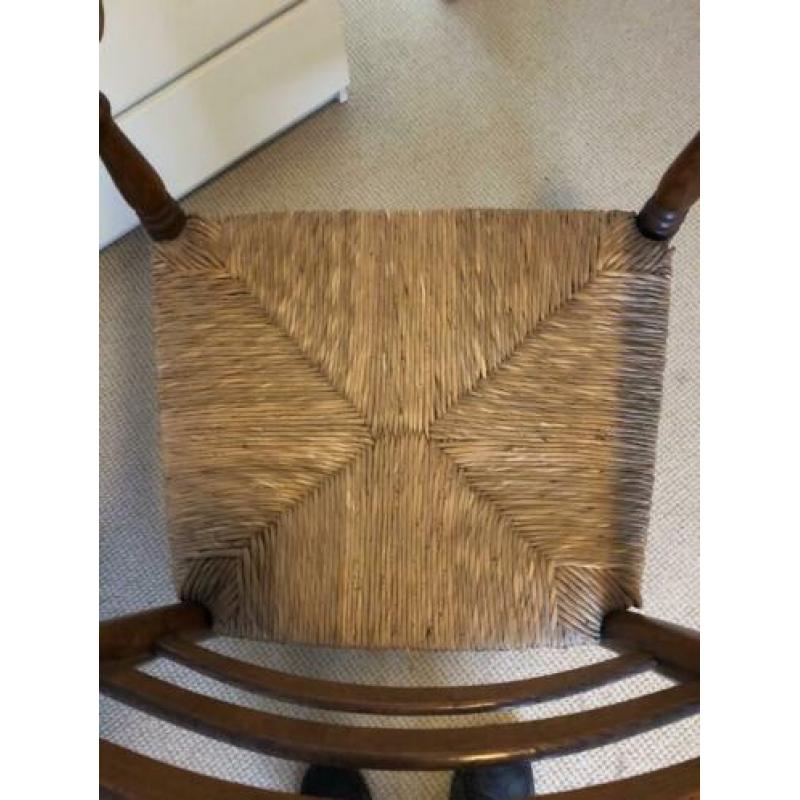 Stoelen met rieten zittingen