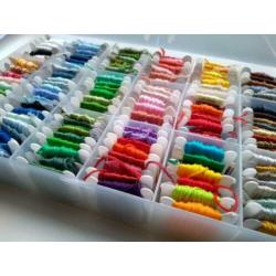 Box A bobbins borduurgaren/borduurzijde DMC specials nieuw